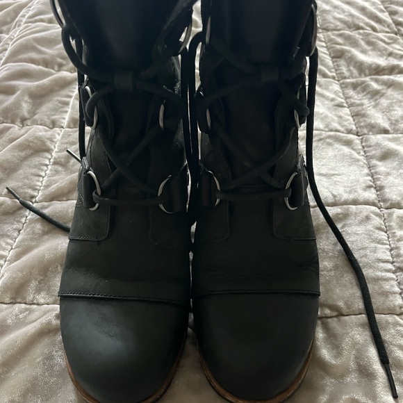 sorel boots - Picture 3 of 7